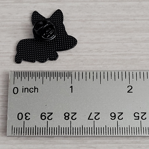 Corgi Pup With Food Dish Enamel Pin - Picture 5 of 6